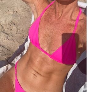 Frankie’s bikini set hot pink